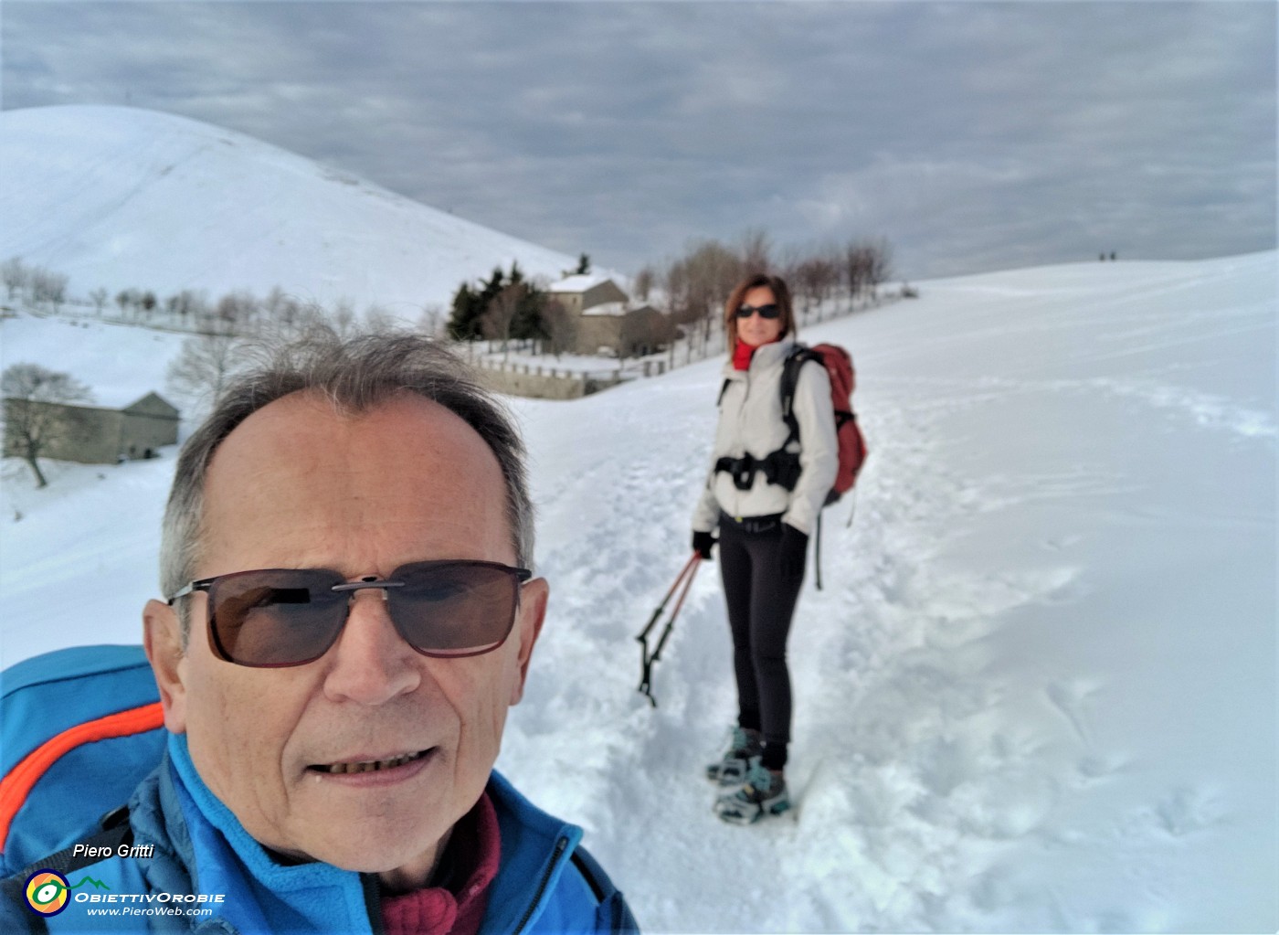 48 Selfie con vista sul Santuario Sacra Famiglia di Nazareth.jpg